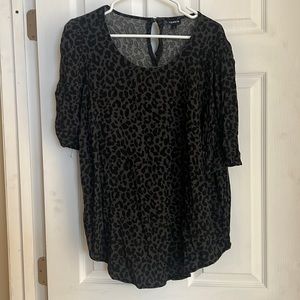 Torrid black/gray leopard top sz 1